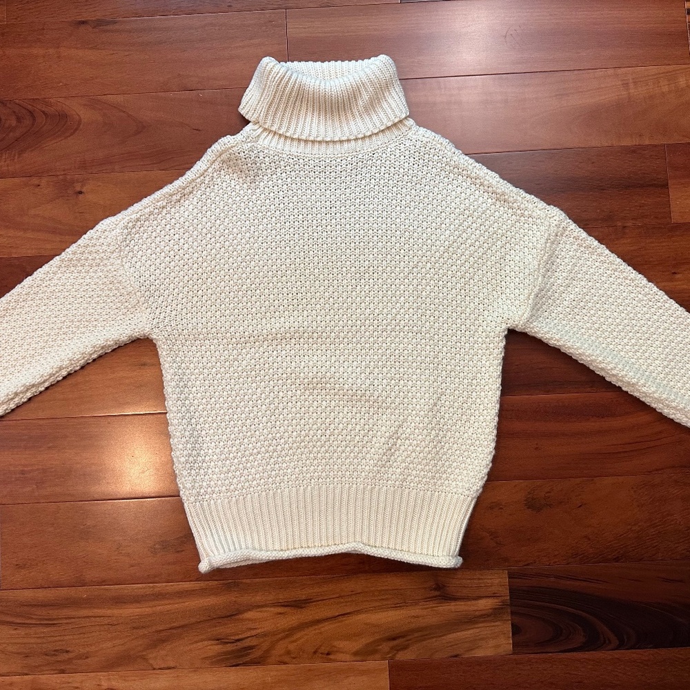 Chunky Turtleneck Knit Pullover Sweater Cream Size Small Like NEW!